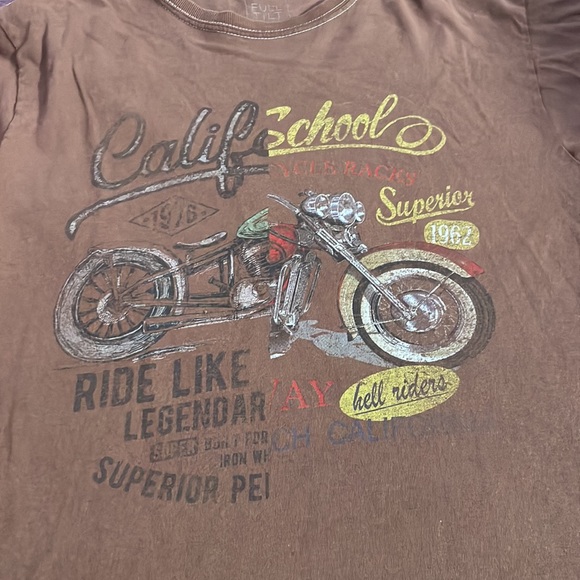 Selling this t shirt! - Picture 2 of 3